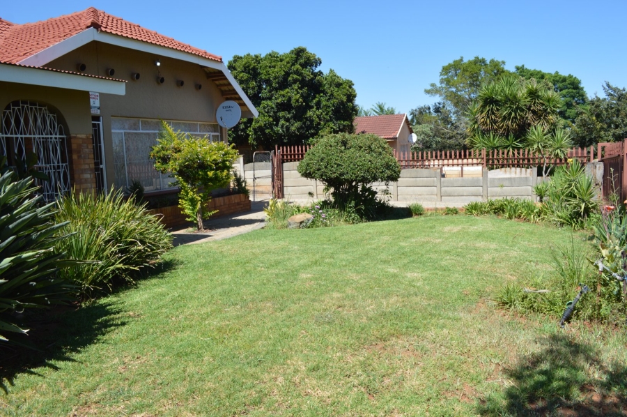 4 Bedroom Property for Sale in Roosheuwel North West